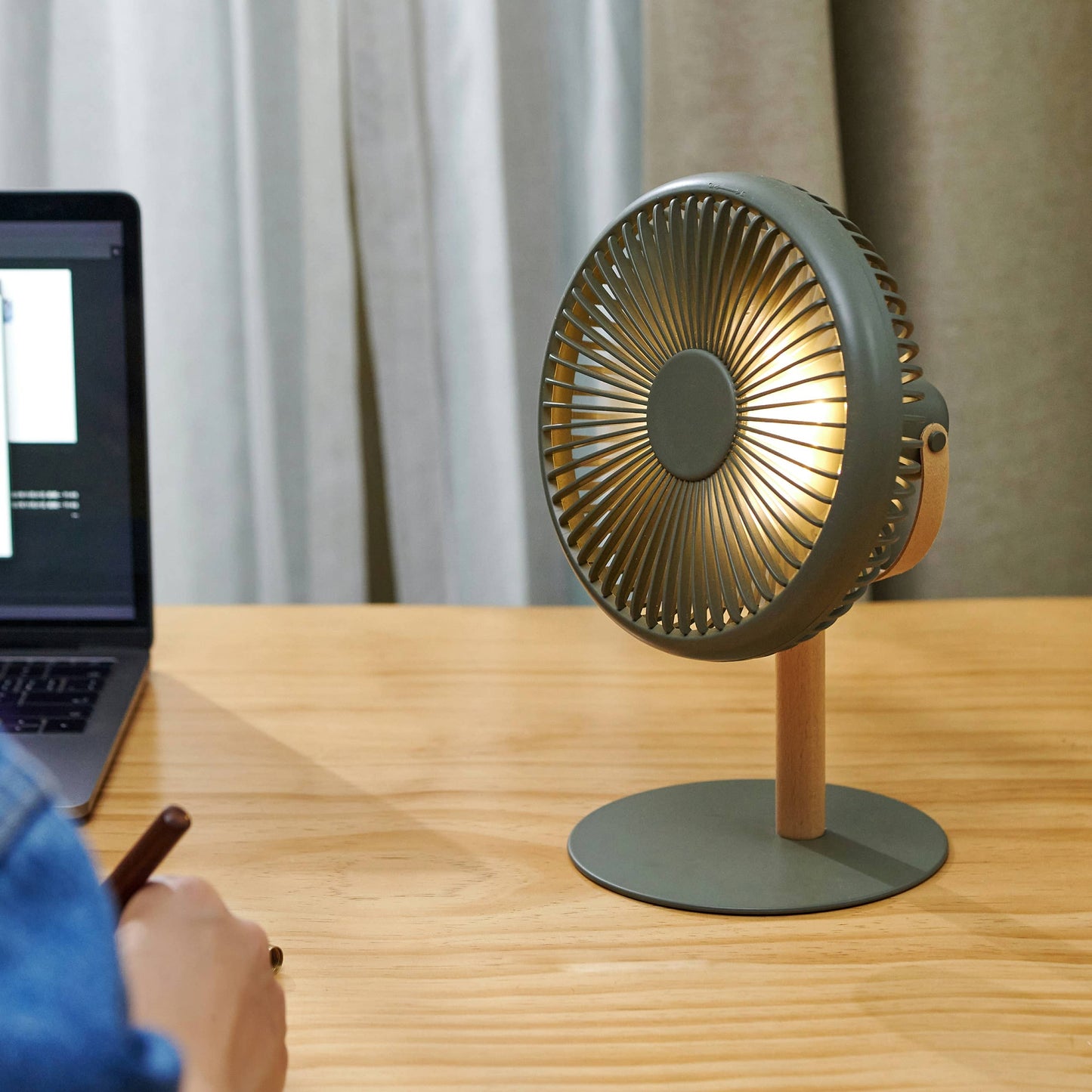Beyond Detachable Desk Fan/Light
