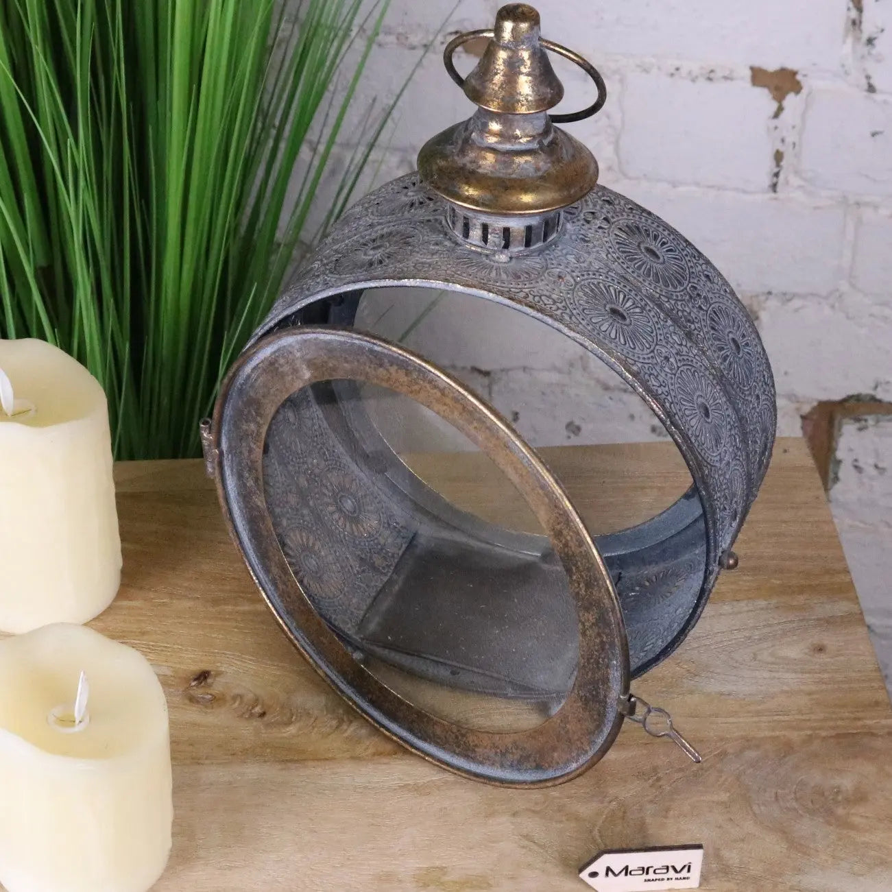 Devra Vintage Style Round Lantern