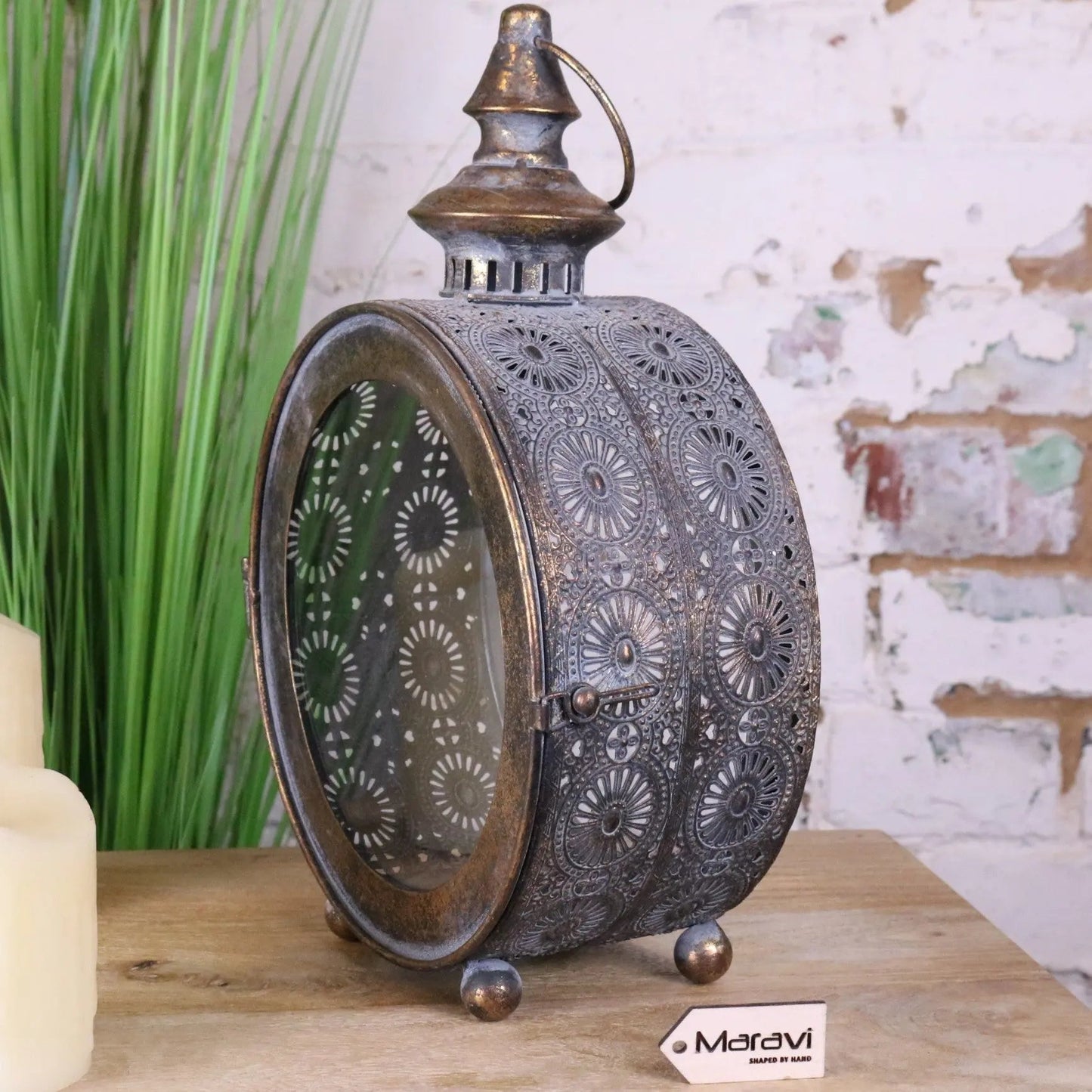 Devra Vintage Style Round Lantern